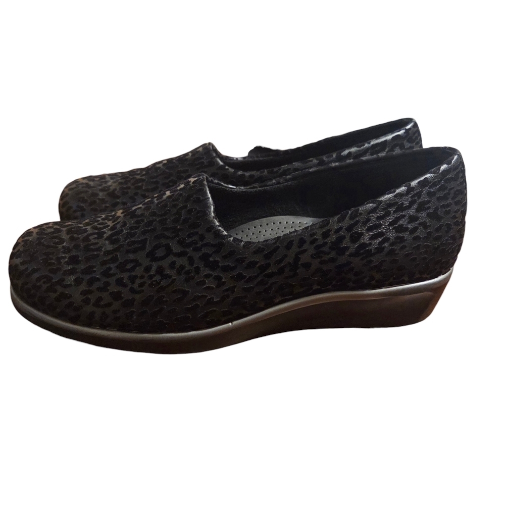 SAS Women's Bliss Black Leopard Slip On Wedge Shoes Size 7 Wide